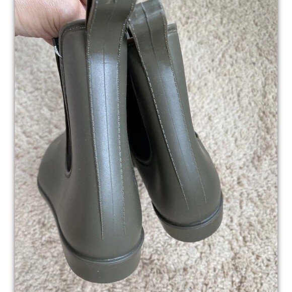 Target Women's Chelsea Rain Boots Military Green Khaki Size 7 Waterproof - Picture 5 of 9